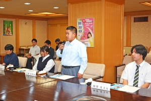 種市高・庄林さん「南部もぐり」の習得決意　「いわて留学」の高校生、知事と懇談