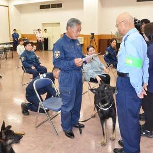 「鼻の捜査官」に期待　指導手らに嘱託書／八戸署