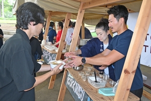 【記者リポート】新ご当地グルメ「十和田ちゃんこ」デビュー　「十和田バラ焼き」に続けるか