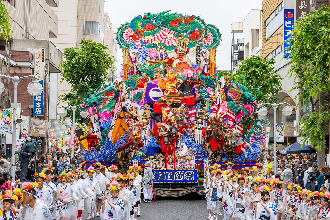 響くお囃子、熱気最高潮 雨でも「お通り」元気よく/八戸三社大祭