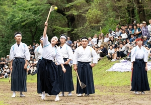 【八戸三社大祭】「徒打毬」こちらも熱戦 向陵高生が披露