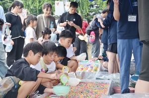 【八戸三社大祭】屋台、ステージにぎわい 市庁前で「おまつり広場」開幕