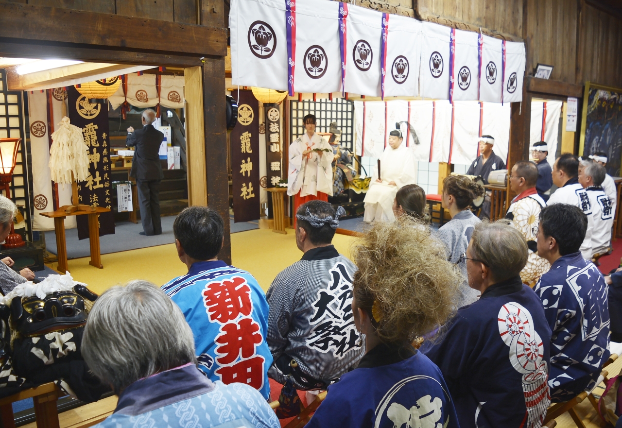 龗神社で執り行われた中日例祭=2日、八戸市