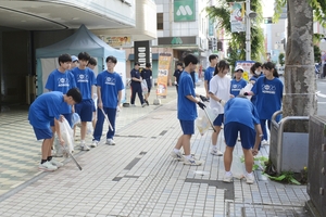 【八戸三社大祭】山車ルート、きれいに 八戸西RCと中高生がごみ拾い