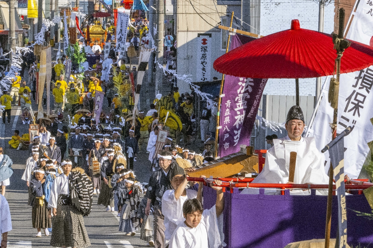 晴天の下「お還り」厳か／八戸三社大祭