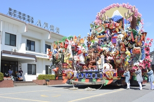 【八戸三社大祭】患者ら祭り気分堪能　吹上山車組が八戸病院訪問