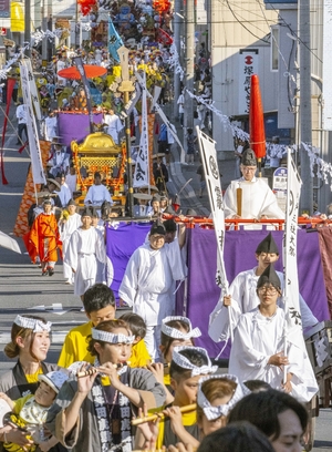 晴天の行列に「天晴れ」 「お還り」の神輿や山車厳か/八戸三社大祭