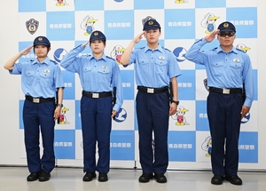ポロシャツ、スニーカーで爽やか　青森県警が新スタイルの制服導入