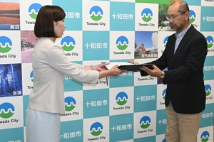 基本構想「妥当」と答申 十和田市総合計画審、櫻田市長に