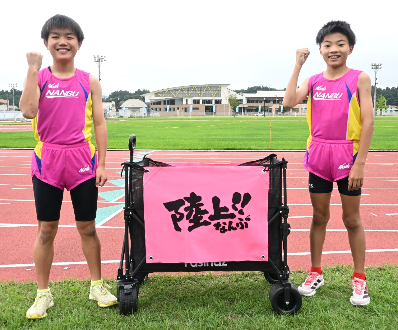 陸上競技の上位大会に出場する野原悠さん(左)と陣場晴大さん