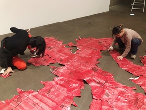 青森県美が企画展サポートスタッフ募集 志賀理恵子さんの作品づくりに参加しよう