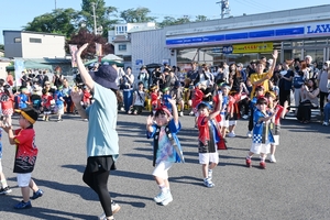 買い物、ステージで中心街に活気 久慈でヤマセあきんどまつり 8日まで