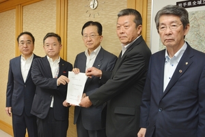 クマ個体数の管理強化を 県市長会と町村会、県に要望