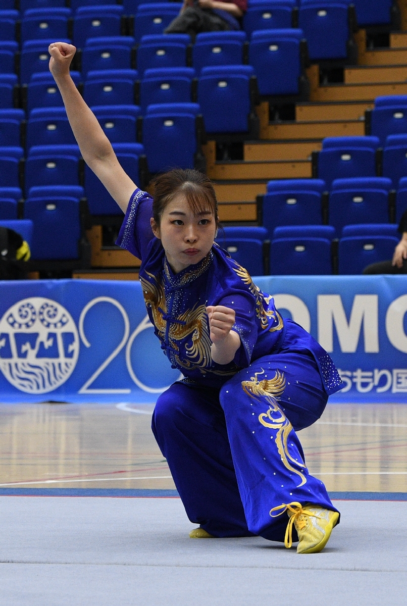 【武術太極拳・成年女子自選長拳の部】迫力の演武で優勝を飾った小田桐咲=三沢市国際交流スポーツセンター
