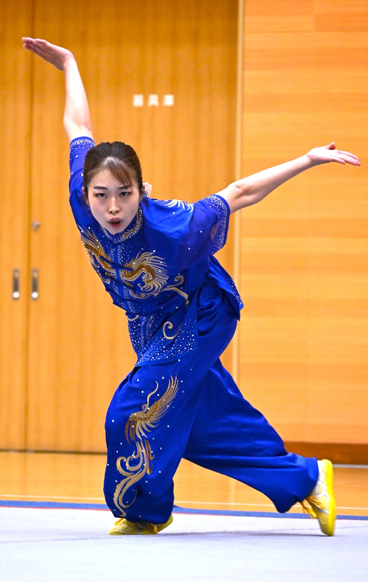 【成年女子・自選長拳】8・920点を記録し、頂点に立った青森の小田桐咲(青森・八戸武術ク)=8日、三沢市国際交流スポーツセンター