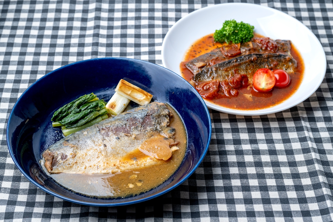 「昔ながらのさば味噌煮」（手前）と「にしんのトマトソース煮込み」