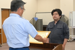 交通事故現場で人命救助 久慈の男性に感謝状/久慈消防