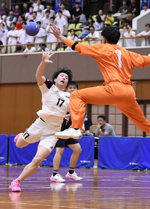 三本木、強豪校相手に全力プレー／近畿インターハイ