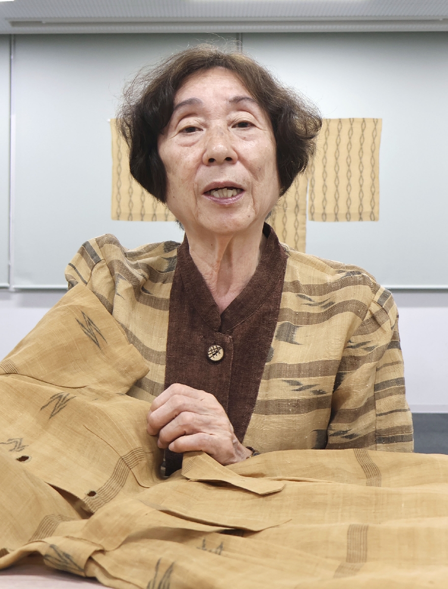 　沖縄の伝統織物「芭蕉布」の保存や継承に取り組む平良美恵子さん