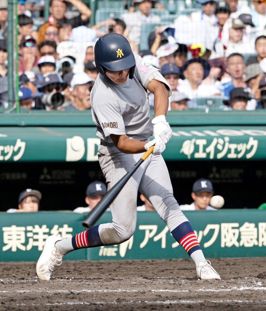【2回戦・青森山田―東日大昌平】5回青森山田無死三塁、藤川哲が中前適時打を放ち、同点とする=甲子園