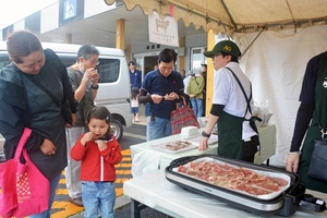 最高級のお肉、味わって　東北町で地元産和牛の販売会