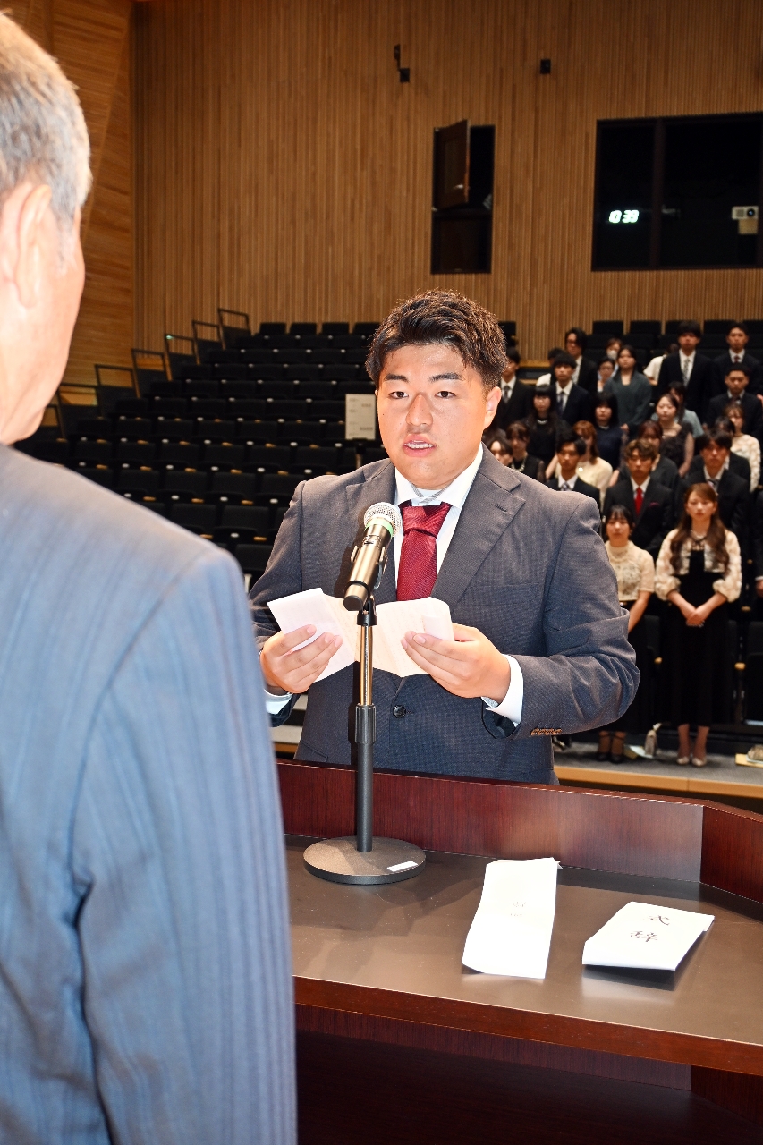 出席者を代表し謝辞を述べる浅水颯太さん