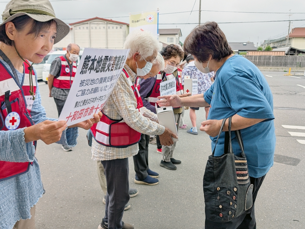 熊本地震の被災者のために展開された募金活動