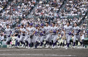 【夏の甲子園】適時打なくても快勝　花巻東、粒来（長内中出）好走塁
