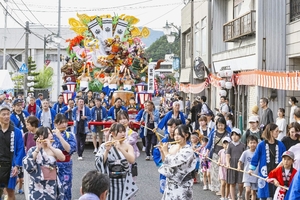 山車運行、華やかに 九戸まつり開幕