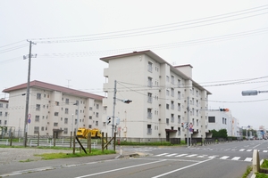 三沢市役所に新駐車場 26、27年度整備、旧桜町官舎3棟を解体
