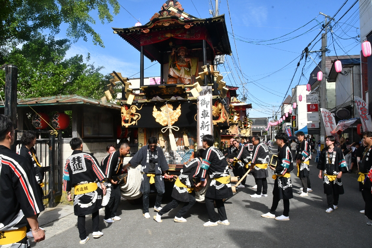 田名部神社前に集結したヤマ
