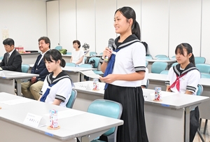 台湾での交流に充実感にじませ 三沢の中学生が活動報告