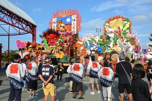 「ヤーレ、ヤーレ」かけ声響かせ　三沢まつり前夜祭