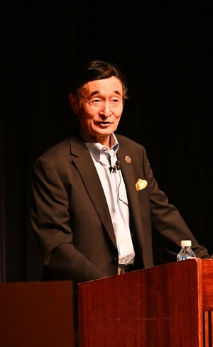 微生物の働き、平易に解説　八戸出身、野田千葉大名誉教授が講演／五戸