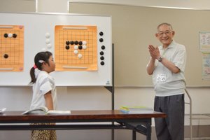 【囲碁ことはじめ】（３）攻守のこつ　逃がさない、繰り返せない