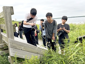 フェリー活用地域間交流　自然や工場視察ＰＲへ　工大一、工大二高の写真部員、苫小牧訪問