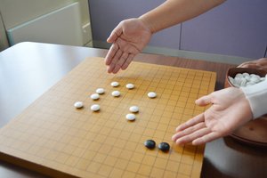 【囲碁ことはじめ】（４）いざ対局　わずか２８手、あっさり敗北