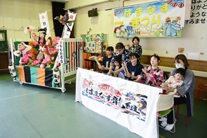 利用者ら、八戸三社大祭のお囃子体験 県立はまなす医療療育センターで夏祭り