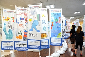 【あおもり国スポ・障スポ】小中学生が全国の応援旗50本を作成／六ケ所
