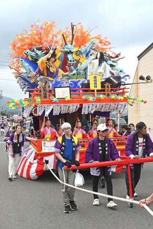 神輿の海上渡御、山車合同運行でにぎわう　のへじ祇園まつり