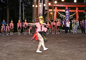 神楽や鶏舞など奉納、豊作と無病息災祈願　五戸・倉石の新山神社で例大祭