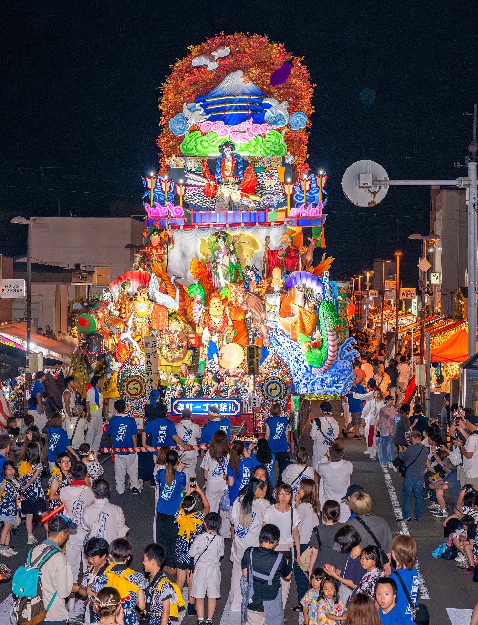山車審査で最優秀賞に輝いた幸町一丁目祭礼委員会の「七福神と曾我五郎時致の初夢」＝２１日
