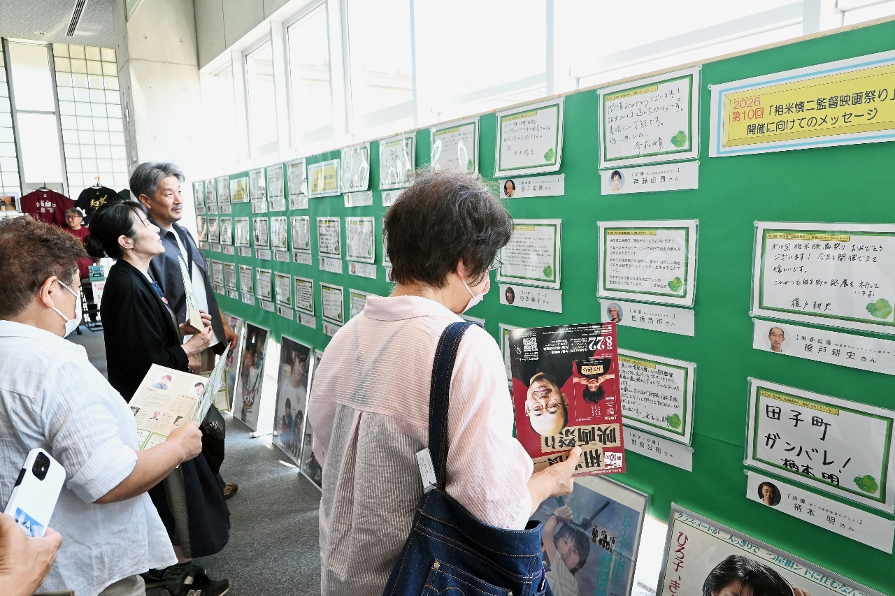 会場入り口には、相米作品出演俳優から寄せられたメッセージが展示された