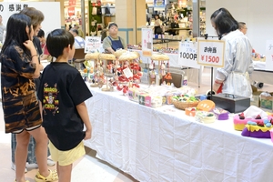 丹精込めた手作り品、見ていって くるみの里「夏の感謝祭」、26日まで