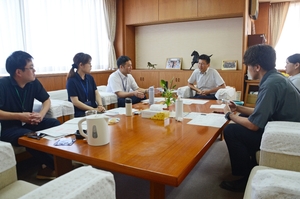 おいらせ町長と町職員が懇談　「若手職員と未来のかたリバ」初開催