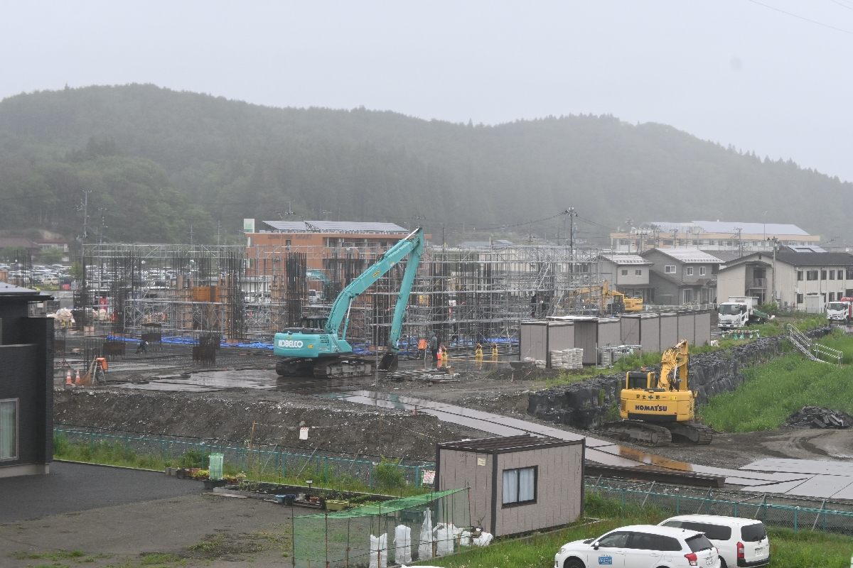 久慈湊小の移転新築工事現場=6月、久慈市