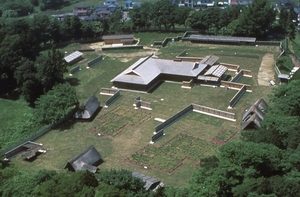 【郷土の知の最前線】根城の史跡整備と活用(上)(4)建物の復原 歴史が動いた16世紀後半を対象