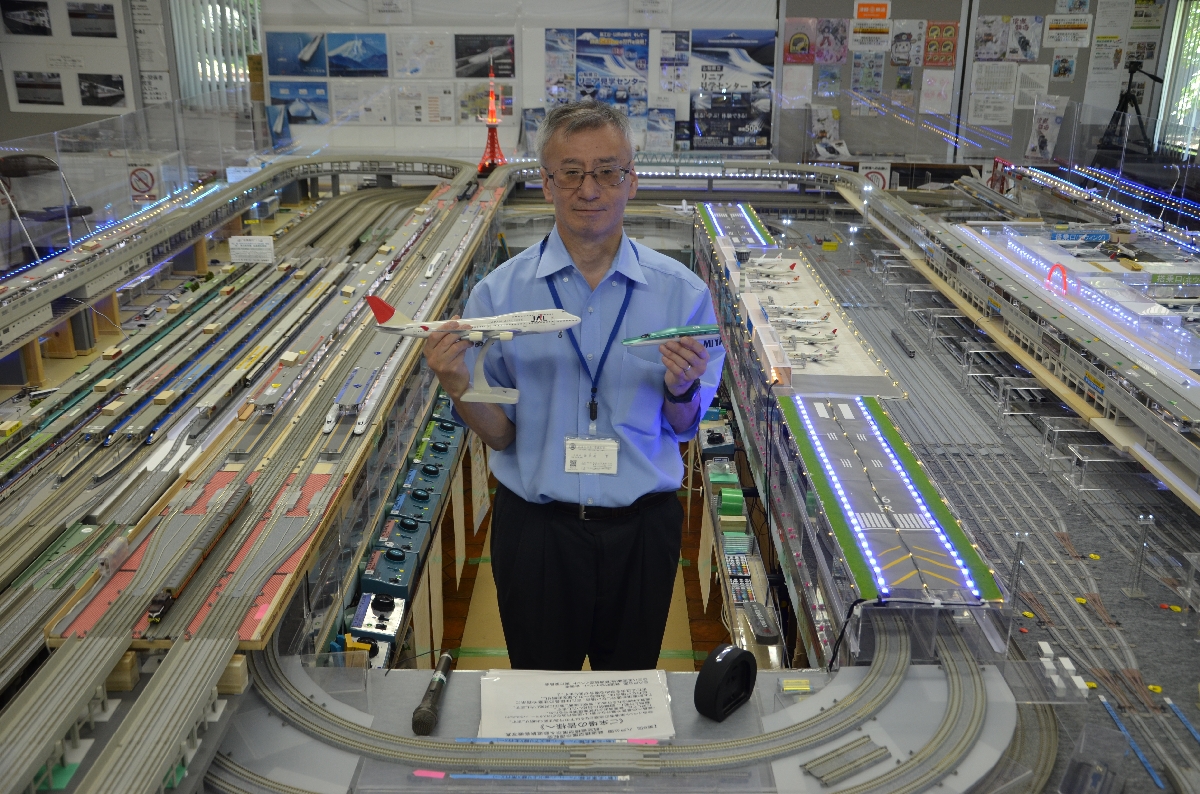 来場を呼びかける矢羽羽貢支部長