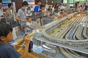 鉄道、歴代旅客機のミニチュア500点展示 八戸公園で模型展示会