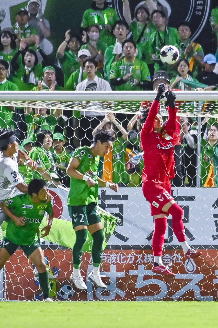 好セーブを連発したＧＫ大西勝俉（右）